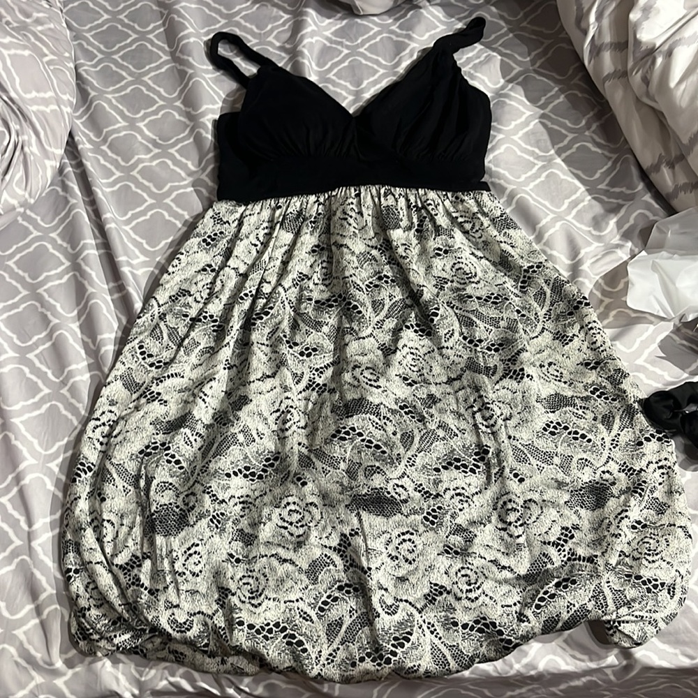 Dress - Picture 3 of 5